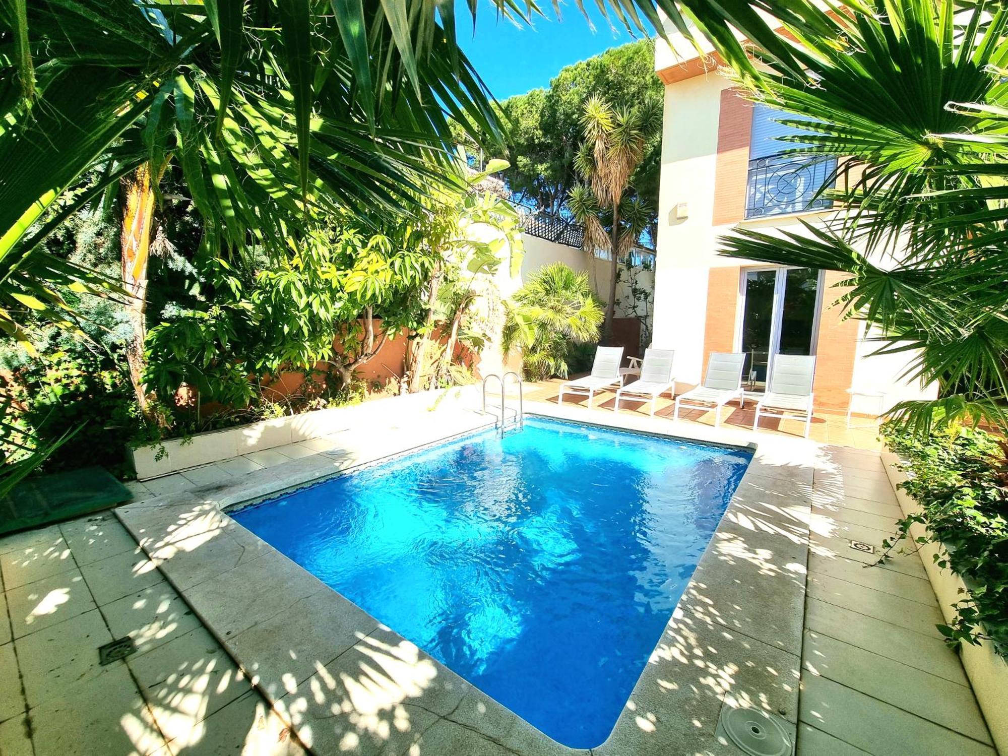 Holiday home Stunning With Outdoor Swimmingpool, 4 Bedrooms And Wifi
