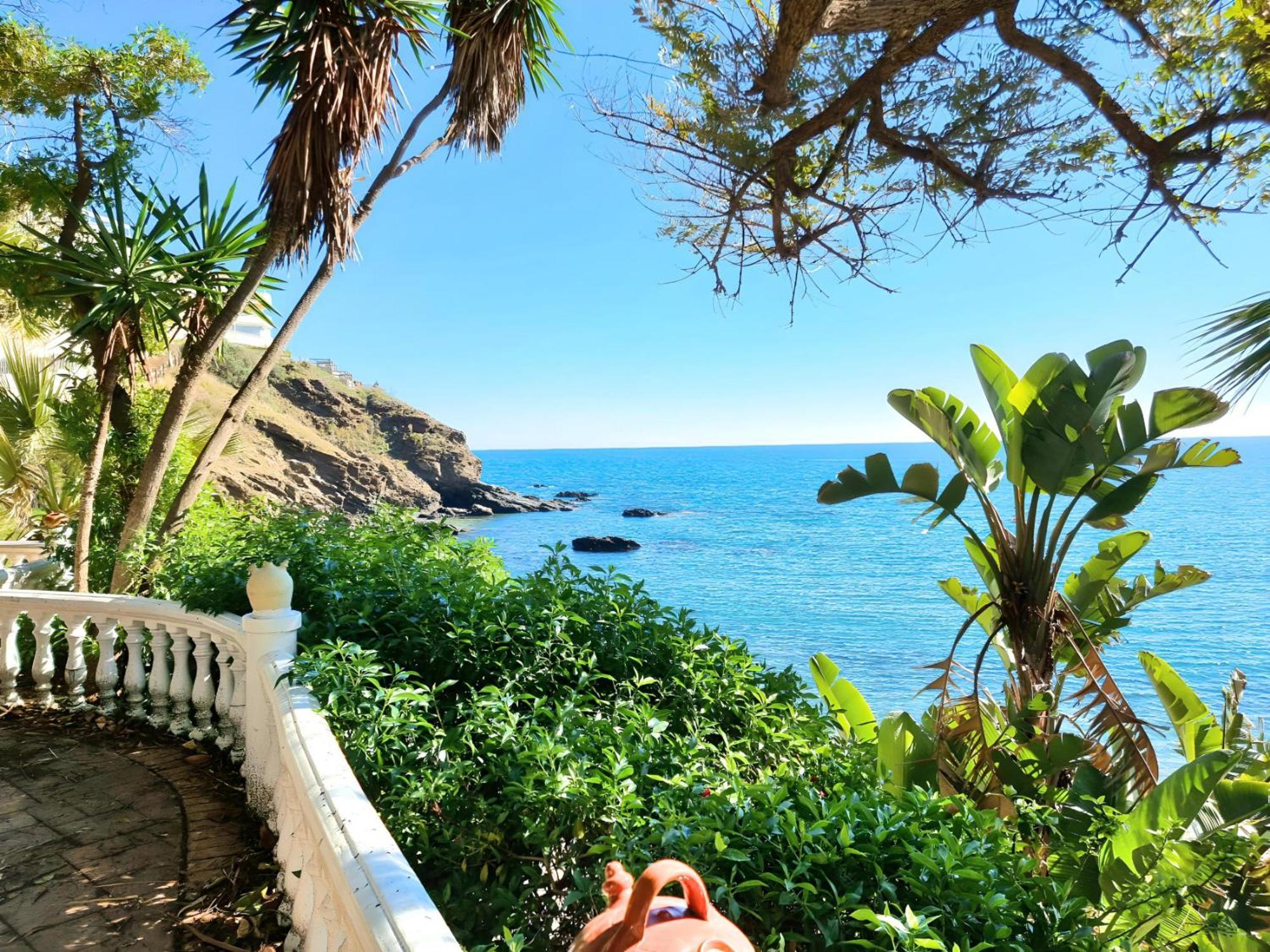Vakantiehuis Stunning With Outdoor Swimmingpool, 4 Bedrooms And Wifi *
